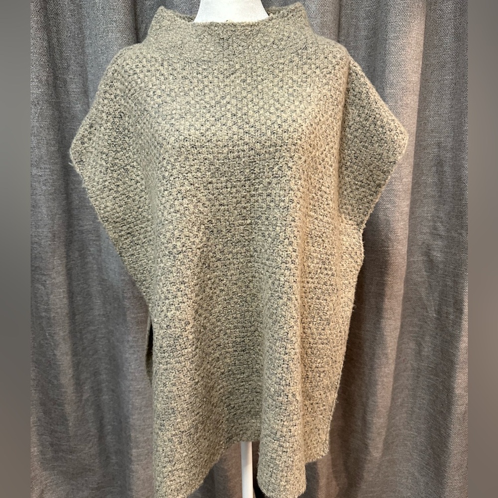 Oversized S/M Women’s Cap Sleeve Sweater